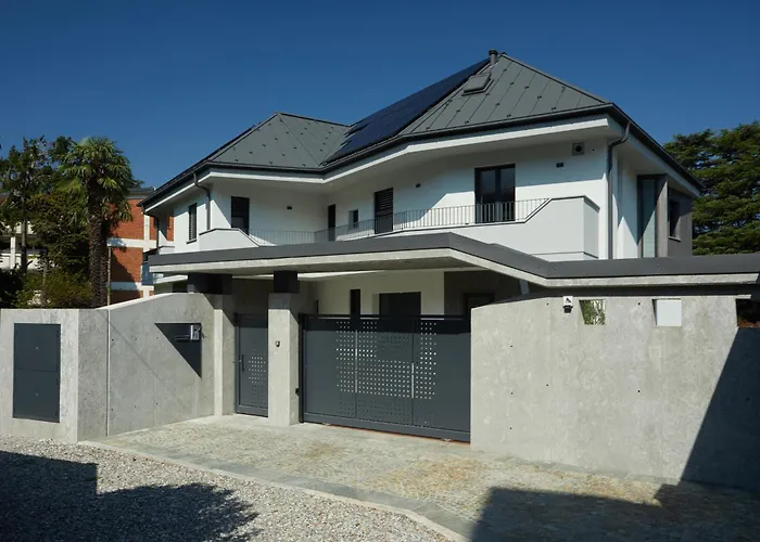 The By The River Semesterbostad