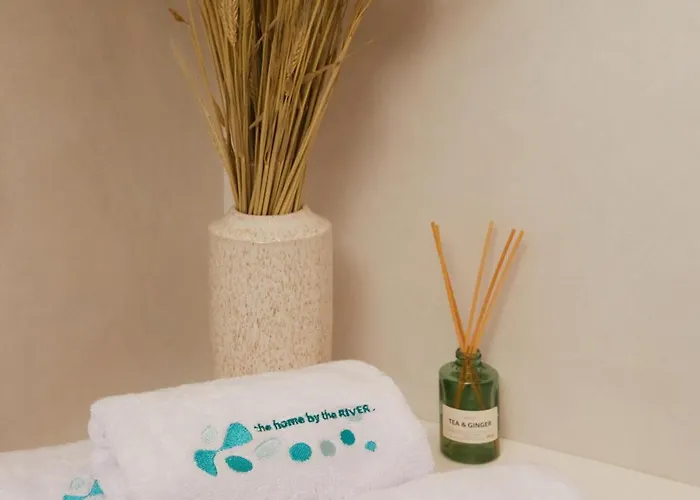 The By The River Semesterbostad *