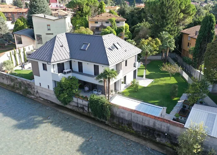 The By The River Casa de Férias
