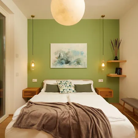 Semesterbostad The By The River